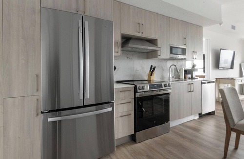 Overtown Apartment | Landing | Modern 2BD, Pool