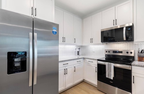 Freeport Apartment | Landing | Modern 2BD, Yoga Studio, Clubhouse