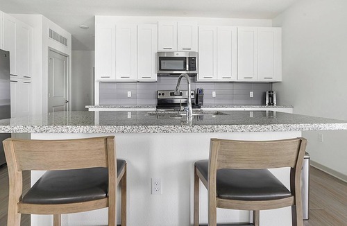 Apopka Apartment | Landing | Modern 3BD, Gym, Clubhouse