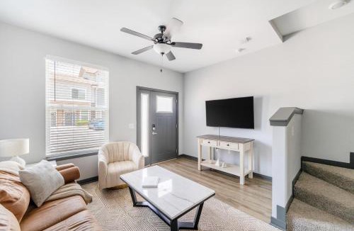 Northwest Pensacola Apartment | Landing Modern 3BD Gym Rooftop Lounge