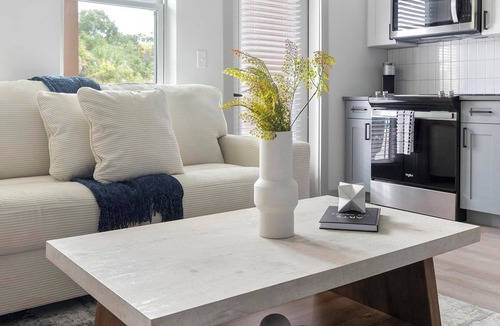 Springfield Apartment | Landing | Modern Studio, Game Room, Pool