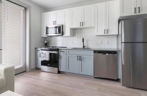 Springfield Apartment | Landing | Modern Studio, Game Room, Pool