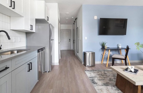 Springfield Apartment | Landing | Modern Studio, Game Room, Pool