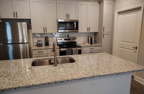 Newberry Apartment | Landing | Spectacular 2BD, Gym, Pool