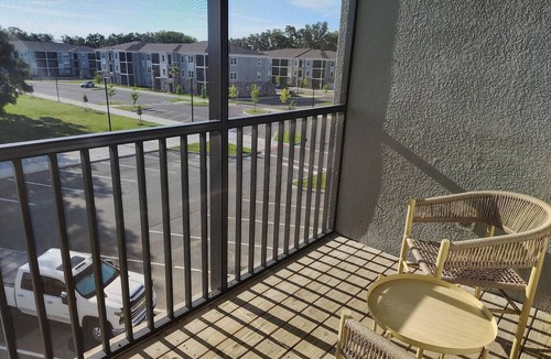 Newberry Apartment | Landing | Spectacular 2BD, Gym, Pool