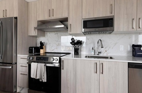 Overtown Apartment | Landing | Spectacular 2BD, Pool