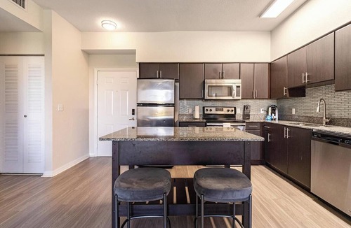 Miramar Apartment | Landing | Spectacular 2BD, Clubhouse, Gym