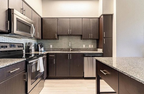 Miramar Apartment | Landing | Spectacular 2BD, Clubhouse, Gym
