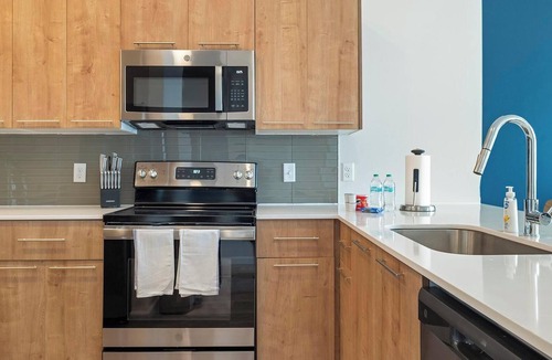 Florida Center Apartment | Landing | Spectacular 2BD, Yoga Studio, Pool