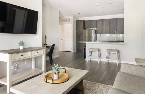 Sun City Center Apartment | Landing | Stunning 2BD, Gym