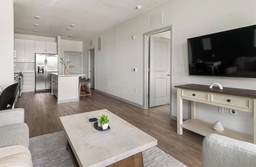 Southside Apartment | Landing | Stunning 1BD, Gym, Clubhouse