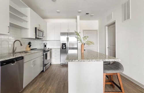 Southside Apartment | Landing | Stunning 1BD, Gym, Clubhouse