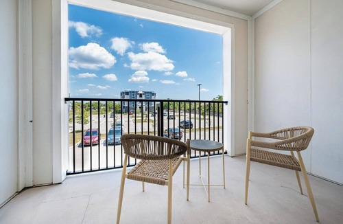 Venice Apartment | Landing | Stunning 1BD, Clubhouse, Pool