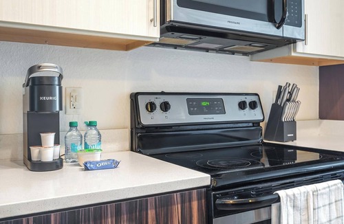 Fairvilla Apartment | Landing | Stunning 1BD, Gym, Clubhouse