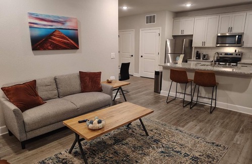 Newberry Apartment | Landing | Stunning 1BD, Gym, Pool