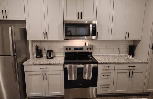 Newberry Apartment | Landing | Stunning 1BD, Gym, Pool