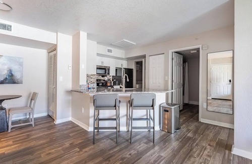 Orlando Apartment | Landing | Stunning 1BD, Gym