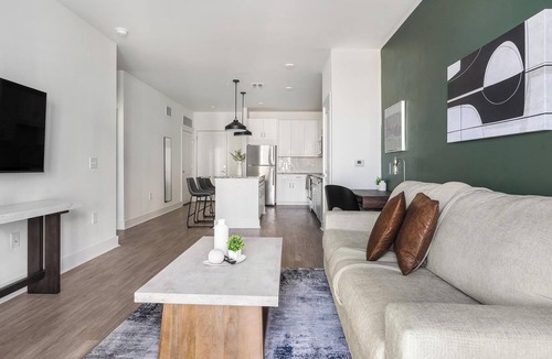 Laurel Apartment | Landing | Stunning 1BD, Gym, Clubhouse