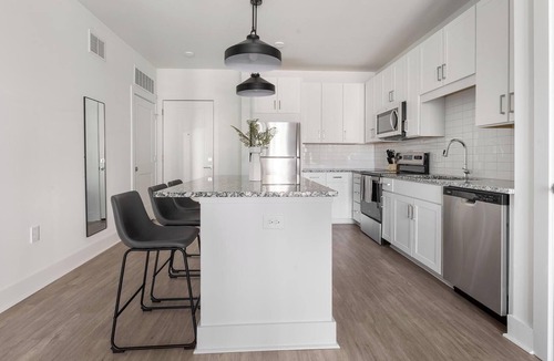 Laurel Apartment | Landing | Stunning 1BD, Gym, Clubhouse