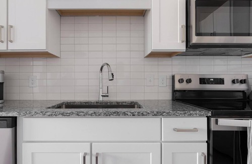 Laurel Apartment | Landing | Stunning 1BD, Gym, Clubhouse