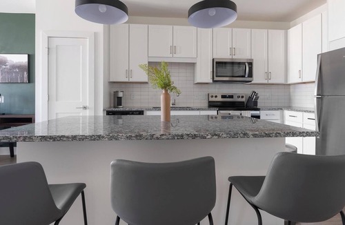 Laurel Apartment | Landing | Stunning 1BD, Gym, Clubhouse