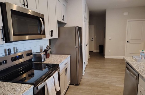 Newberry Apartment | Landing | Stunning 1BD, Pool, Gym