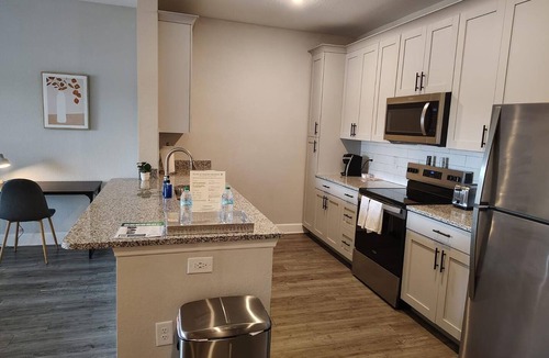 Newberry Apartment | Landing | Stunning 1BD, Pool, Gym