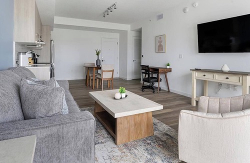 Overtown Apartment | Landing | Stunning 1BD, Pool