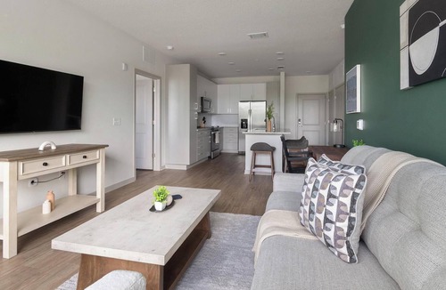 Southside Apartment | Landing | Stunning 2BD, Gym, Clubhouse