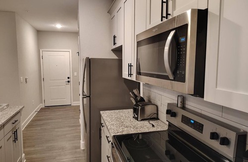 Newberry Apartment | Landing | Stunning 2BD, Gym, Pool