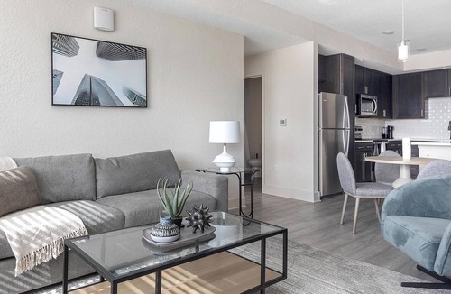 Palmetto Apartment | Landing | Stunning 2BD, Gym, Pool