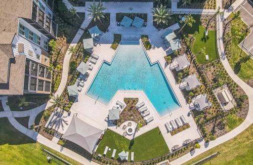 Wimauma Apartment | Landing | Stunning 2BD, Gym, Pool