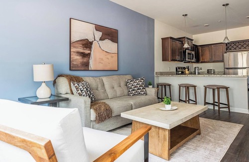 Bloomingdale Apartment | Landing | Stunning 2BD, Pool, Gym
