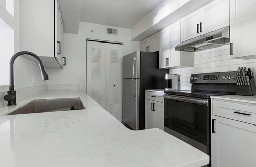 Fruitville Apartment | Landing | Stunning 2BD, Clubhouse, Gym