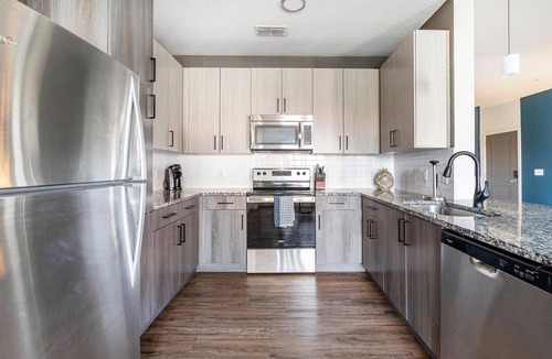 Tropic Apartment | Landing | Stunning 2BD, Pool, Courtyard