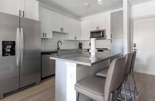 Springfield Apartment | Landing | Stylish 1BD, Gym, Courtyard