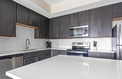 Palmetto Apartment | Landing | Stylish 1BD, Clubhouse, Yoga Studio