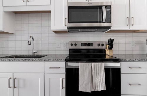 Laurel Apartment | Landing | Stylish 1BD, Clubhouse, Gym
