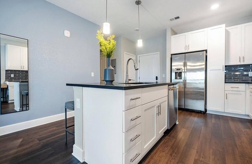 Interchange Square Apartment | Landing | Stylish 1BD, Gym, Clubhouse