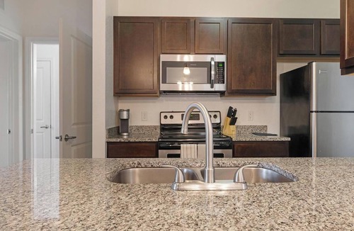 Apopka Apartment | Landing | Stylish 1BD, Gym, Clubhouse