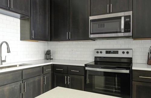Palmetto Apartment | Landing | Stylish 1BD, Pool, Gym