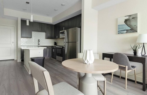 Palmetto Apartment | Landing | Stylish 1BD, Pool, Gym
