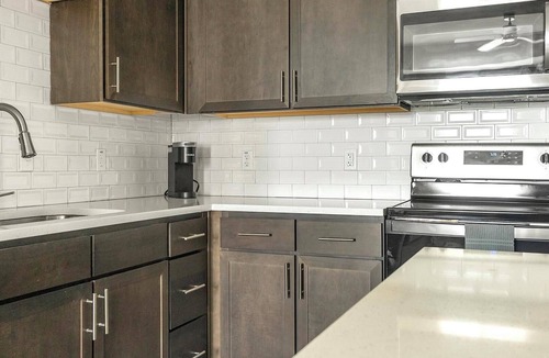 Palmetto Apartment | Landing | Stylish 1BD, Pool, Clubhouse