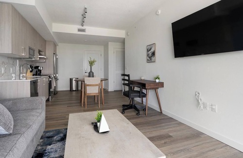 Overtown Apartment | Landing | Stylish 1BD, Pool