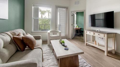 Southside Apartment | Landing Stylish 1BD Clubhouse Gym