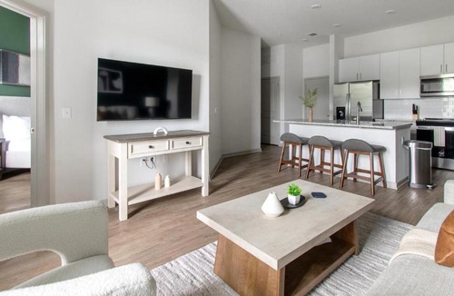 Southside Apartment | Landing Stylish 1BD Clubhouse Gym