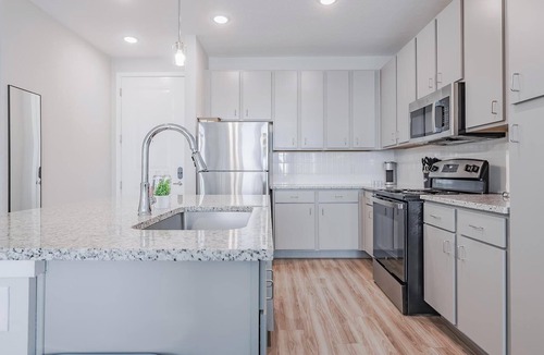 Interchange Square Apartment | Landing | Stylish 2BD, Gym, Clubhouse