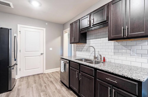 Cocoa Apartment | Landing | Stylish 3BD, Pool, Clubhouse