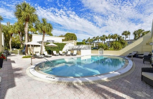 Longboat Key Apartment | LaPlaya 201C Breathtaking Gulf panorama from this corner end unit with a private stairway to the beach