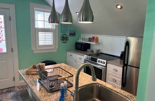 Meadows Condo | Large 1 bedroom condo in the historic area of Key West!